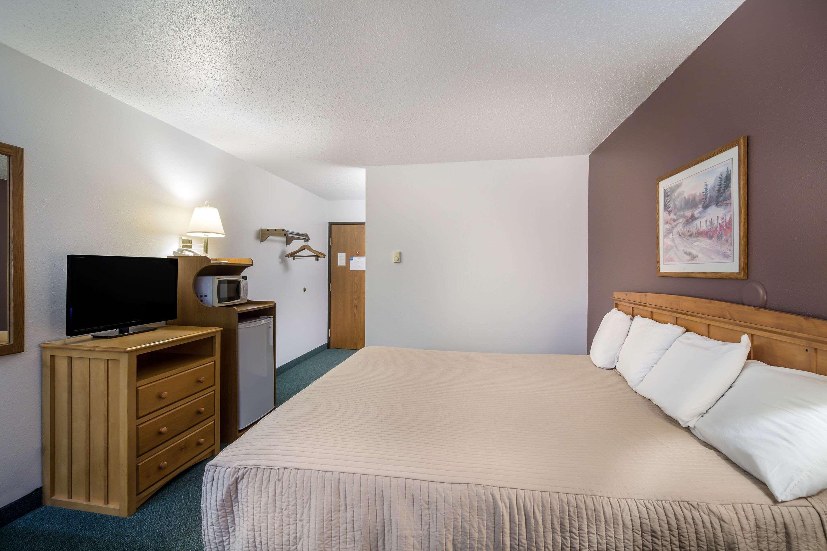 Rodeway Inn Gateway To Medora T-Roosevelt & Makoshika State Park Wibaux Экстерьер фото