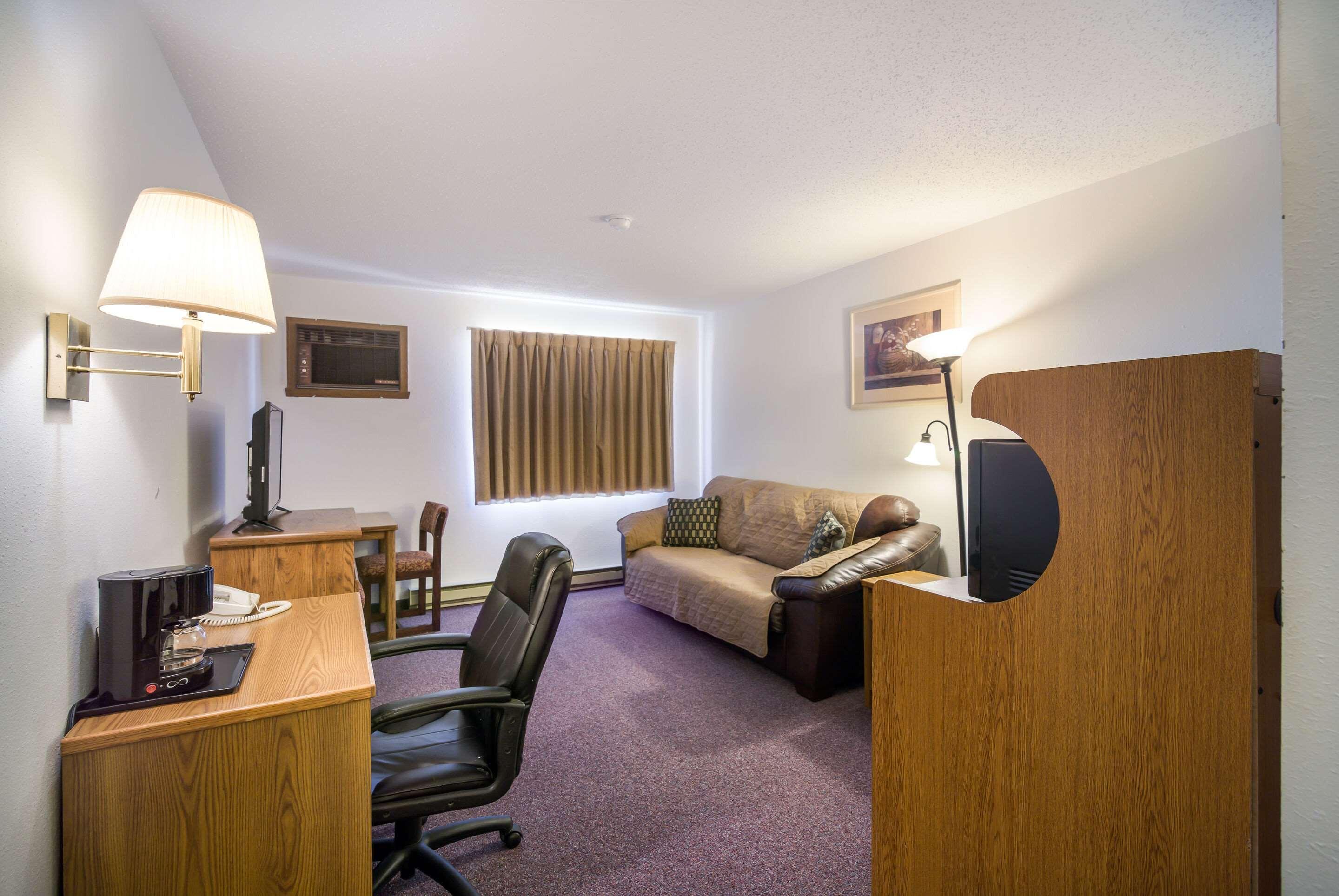 Rodeway Inn Gateway To Medora T-Roosevelt & Makoshika State Park Wibaux Экстерьер фото