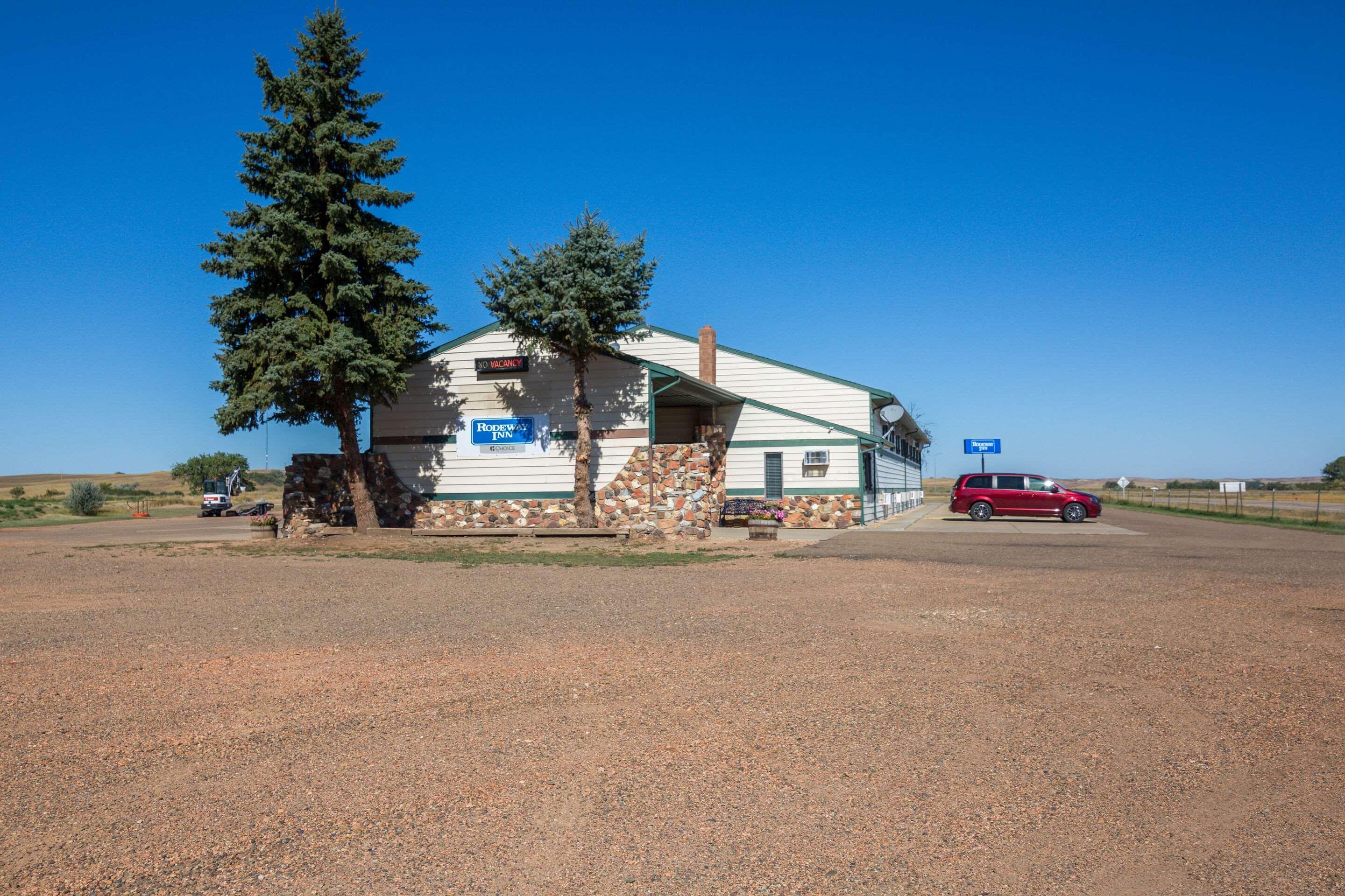 Rodeway Inn Gateway To Medora T-Roosevelt & Makoshika State Park Wibaux Экстерьер фото
