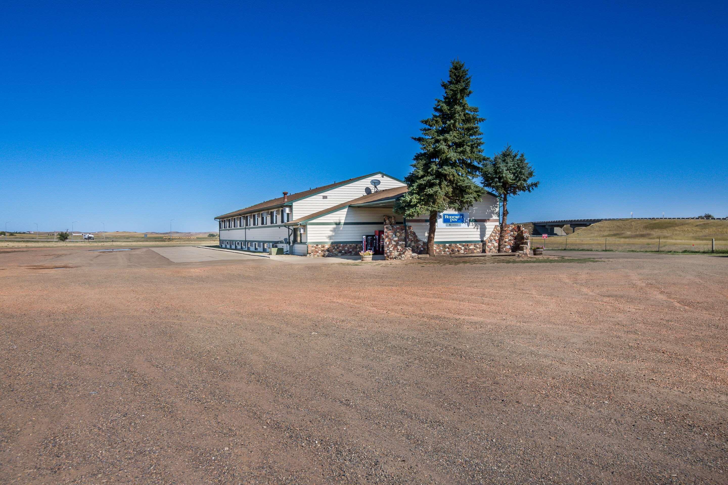 Rodeway Inn Gateway To Medora T-Roosevelt & Makoshika State Park Wibaux Экстерьер фото