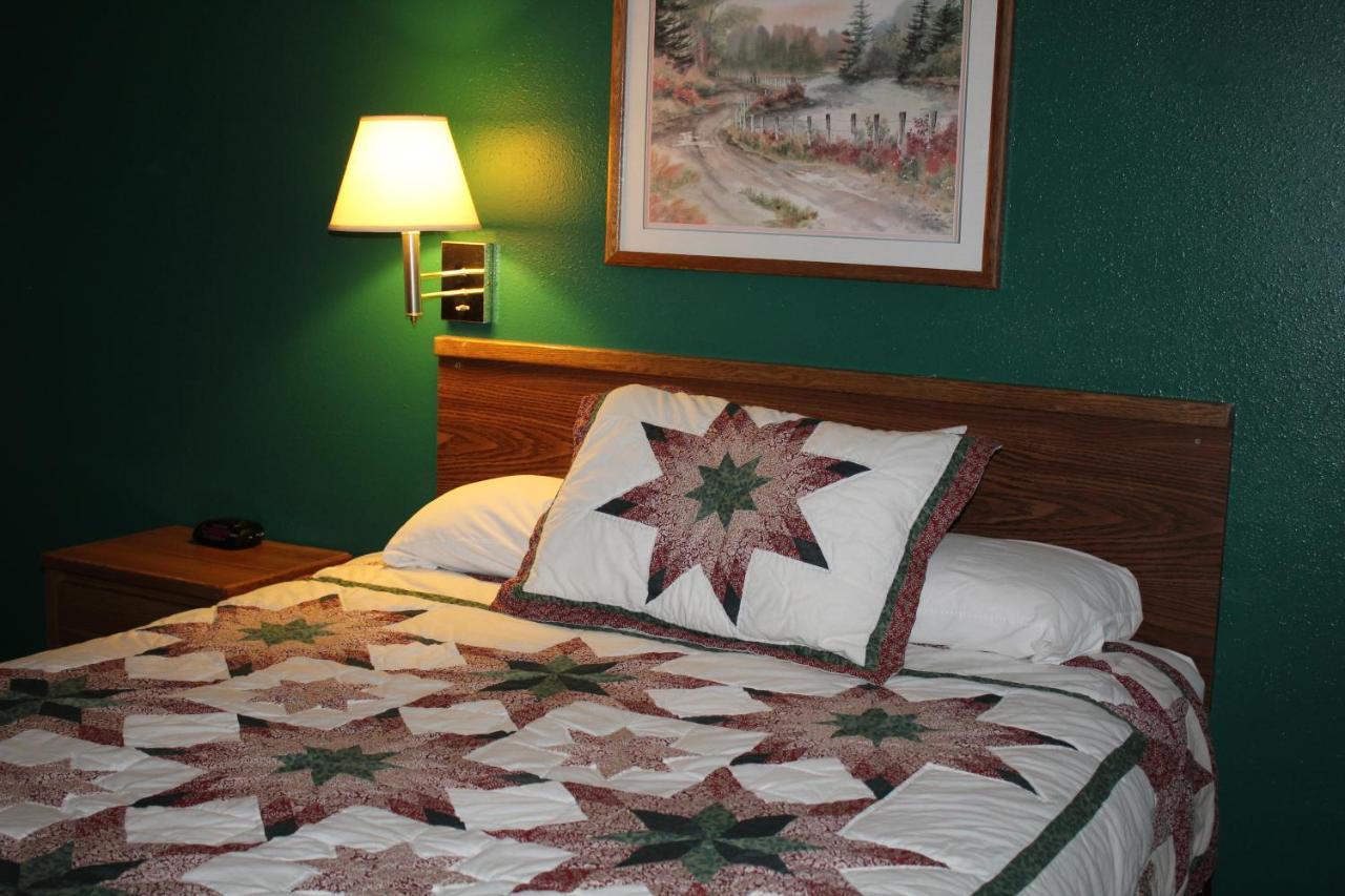 Rodeway Inn Gateway To Medora T-Roosevelt & Makoshika State Park Wibaux Экстерьер фото